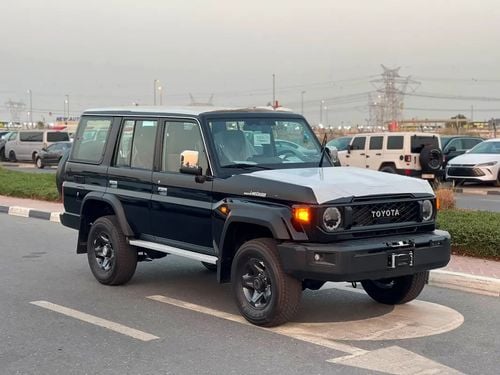 Toyota Land Cruiser 70 HT VXR LC 76 LX 4.0L A/T GCC Specs SAUDI