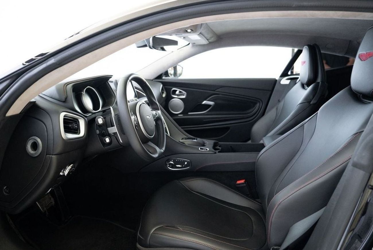 أستون مارتن DB11 Std 4.0L