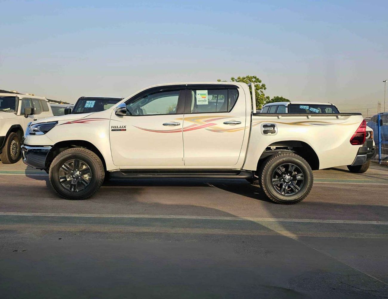 تويوتا هيلوكس SR5 FULL OPTION / A/T / 2.4L V4 DIESEL / DVD + CAMERA / BLIND SPOT / 4WD (CODE # HDAF2)