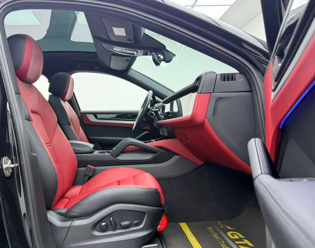بورش كايان STD 2025 Porsche Cayenne Coupe, 2027 Porsche Warranty + Service Pack, Full Porsche Service History, 