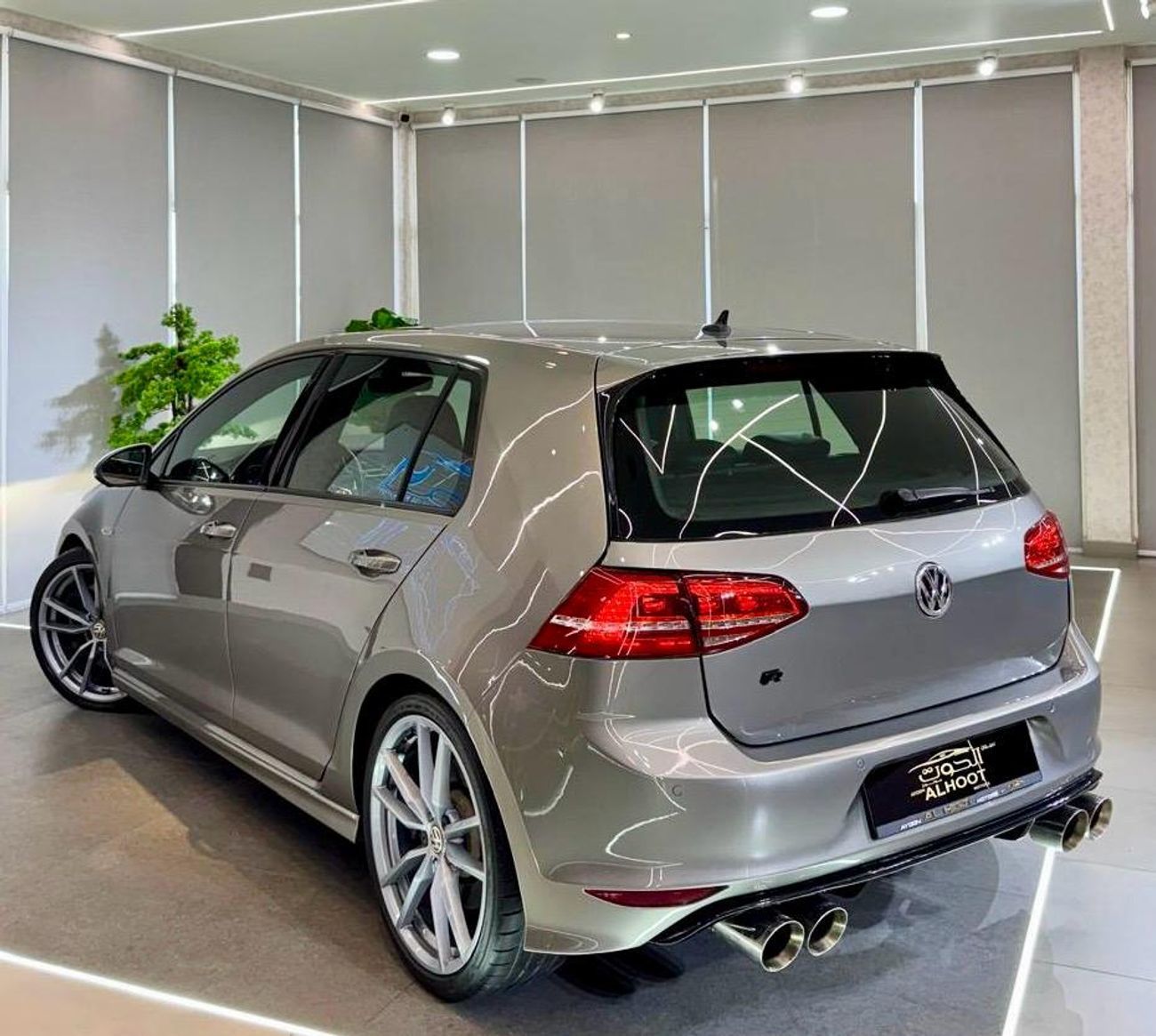 فولكس واجن جولف ار AWESOME VOLKSWAGEN GOLF R || UNIQUE COLOR || FULL OPTIONS || GCC || PERFECT CONDITION || LOW MILEAGE