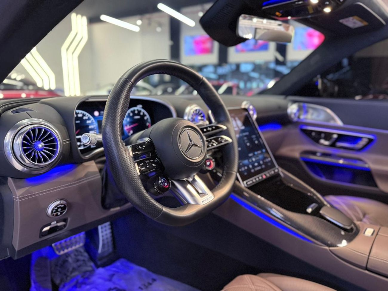 Mercedes-Benz SL 55 AMG Roadster 4Matic+ 2022 Mercedes‑AMG SL55 4MATIC+ - GCC - Dealer Service history available