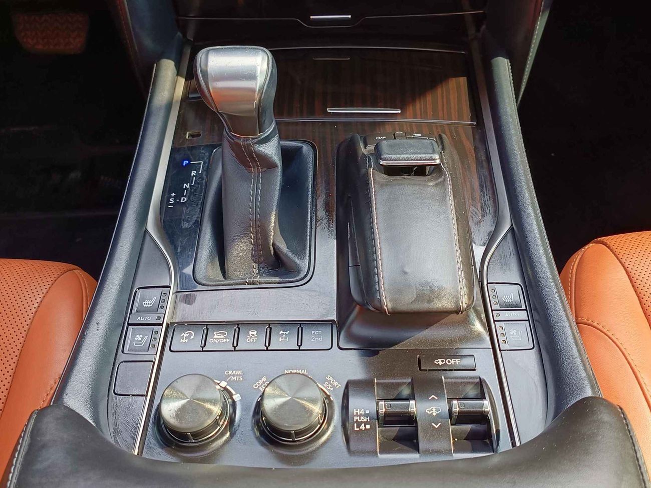 Lexus LX 570 V8 / 5.7L /  GCC SPECS / ONLY FOR EXPORT (LOT #5091)