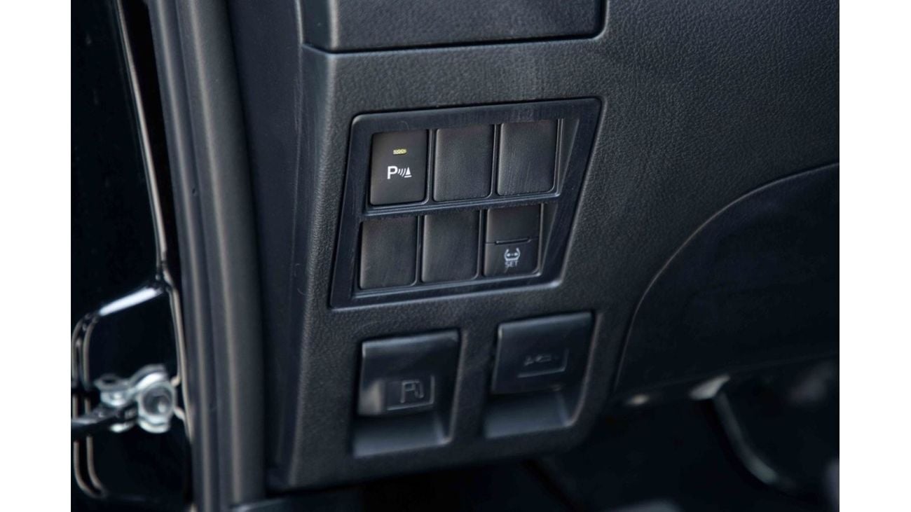 تويوتا هيلوكس تويوتا هيلوكس 4x4 DC 2.8 SR5 - أسود من الداخل عنابي