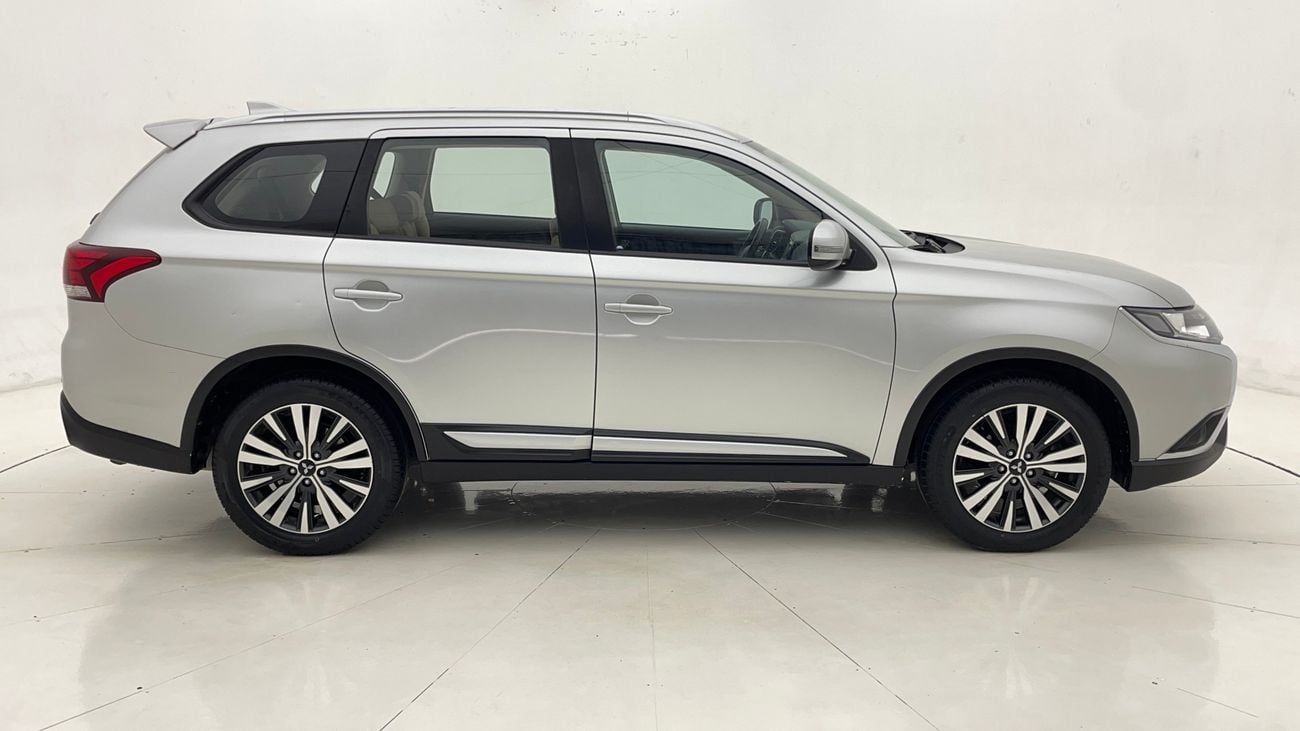 ميتسوبيشي آوتلاندر GLX MID 2.4 | بدون دفعة مقدمة | اختبار القيادة في المنزل