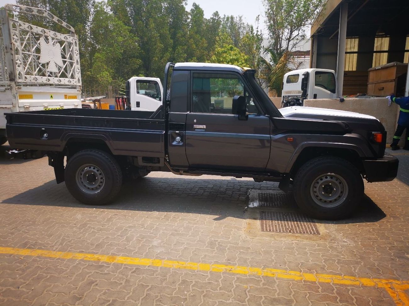 تويوتا لاند كروزر بيك آب 79 SC 4.0L PETROL AUTOMATIC TRANSMISSION ( FOR RE-EXPORT OUTSIDE GCC COUNTRIES ONLY