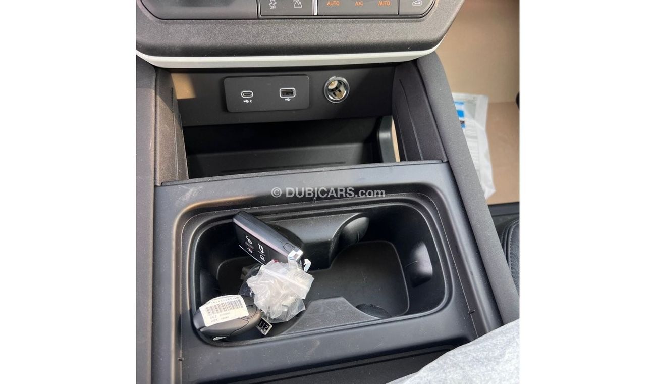 Land Rover Defender 2023 Defender 3.0L V6 SE Petrol