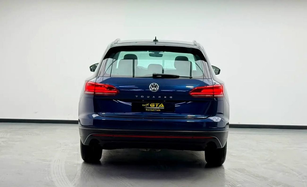 فولكس واجن طوارق Trendline, Full Service History, Fully Loaded, Excellent Condition, GCC