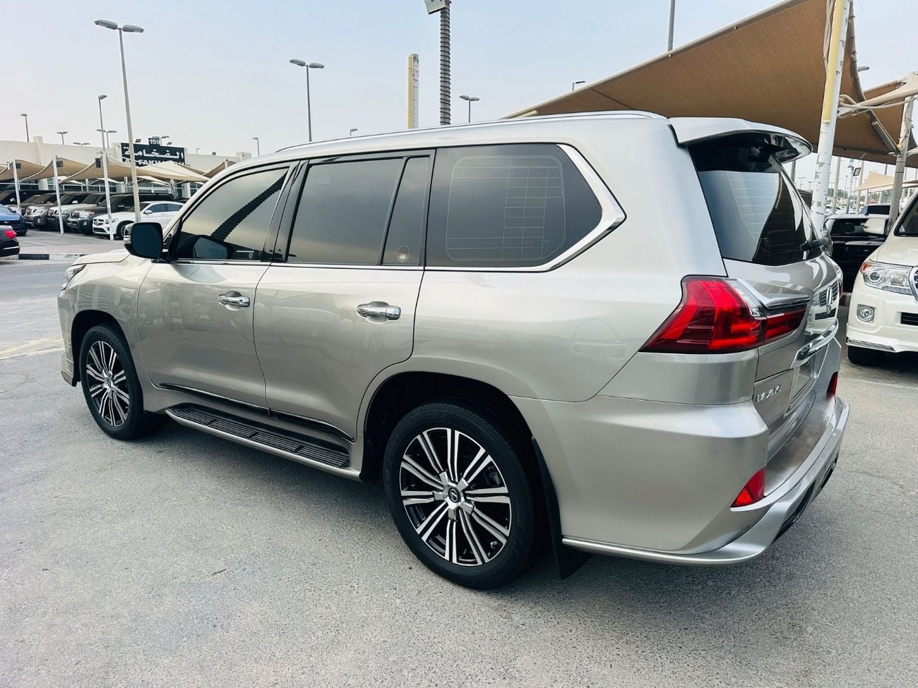 Lexus LX570 SIGNATURE