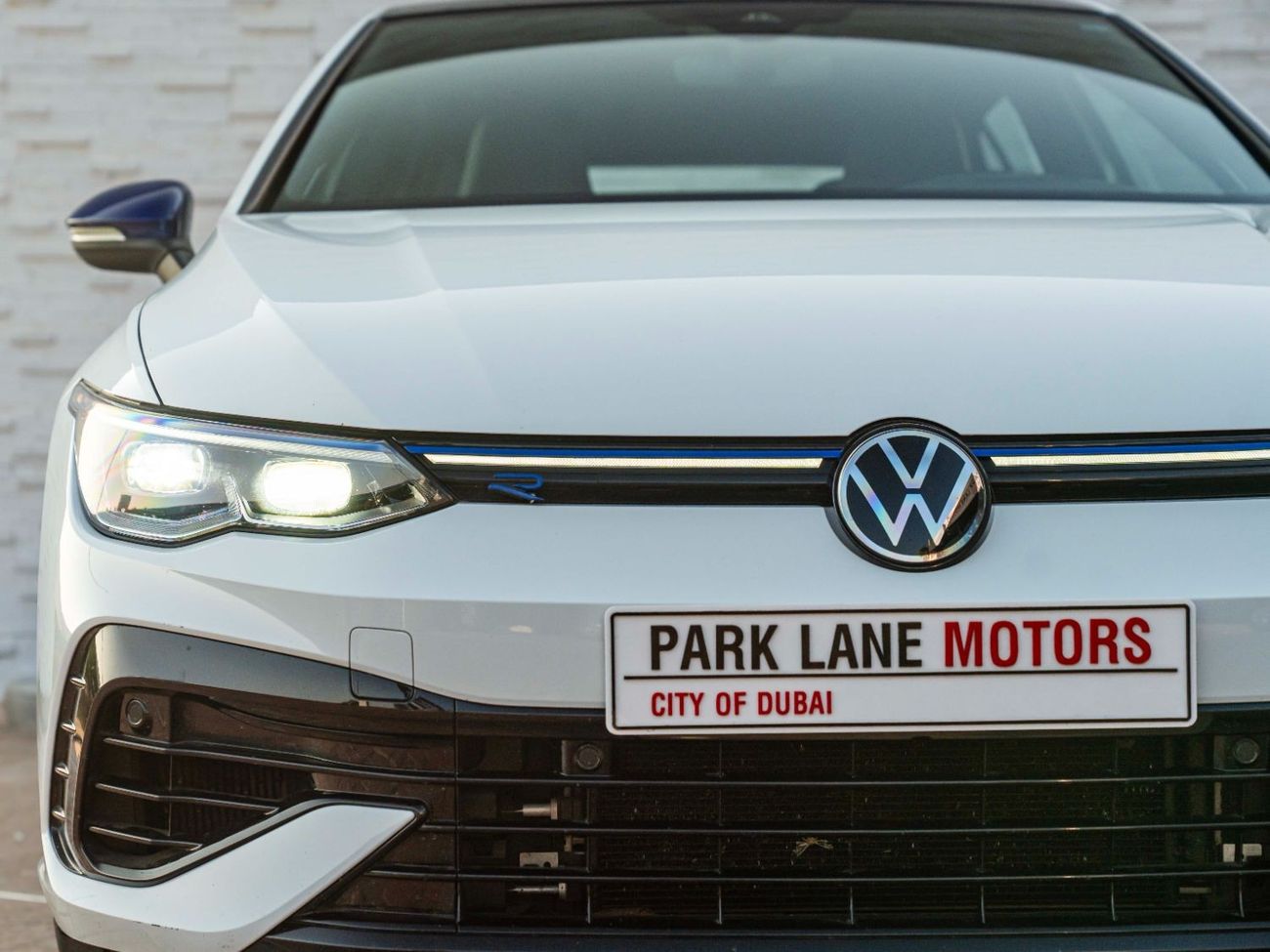 فولكس واجن جولف ار AED 2,595 PM • GOLF R • ONLY 17,000 KM • OFFICIAL VOLKSWAGEN WARRANTY UNTIL 07/2025 • CLEAN TITLE