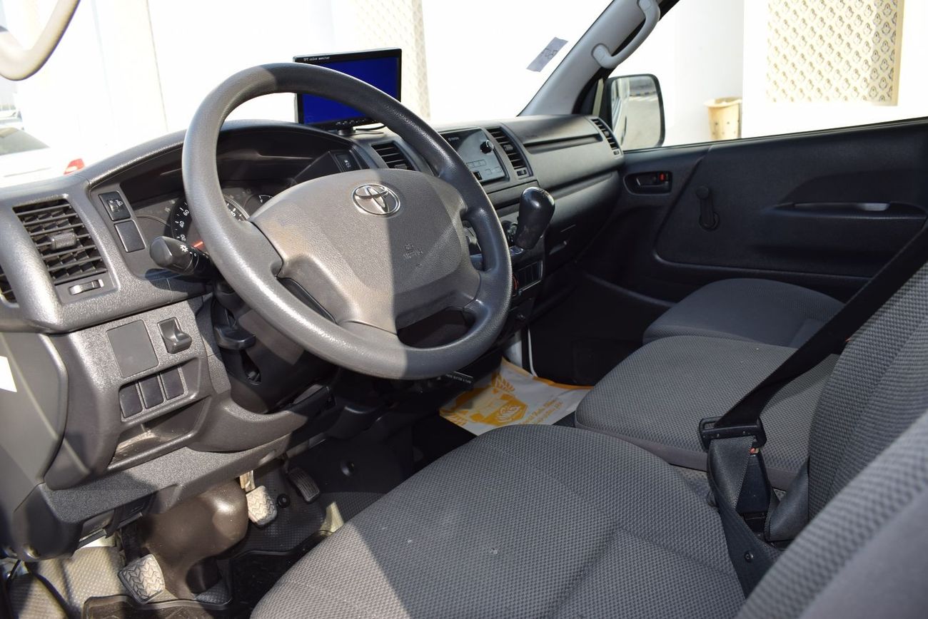 Toyota Hiace GL STD Roof Panel Van Toyota Hiace std roof van, model:2021. Only done 44000 km