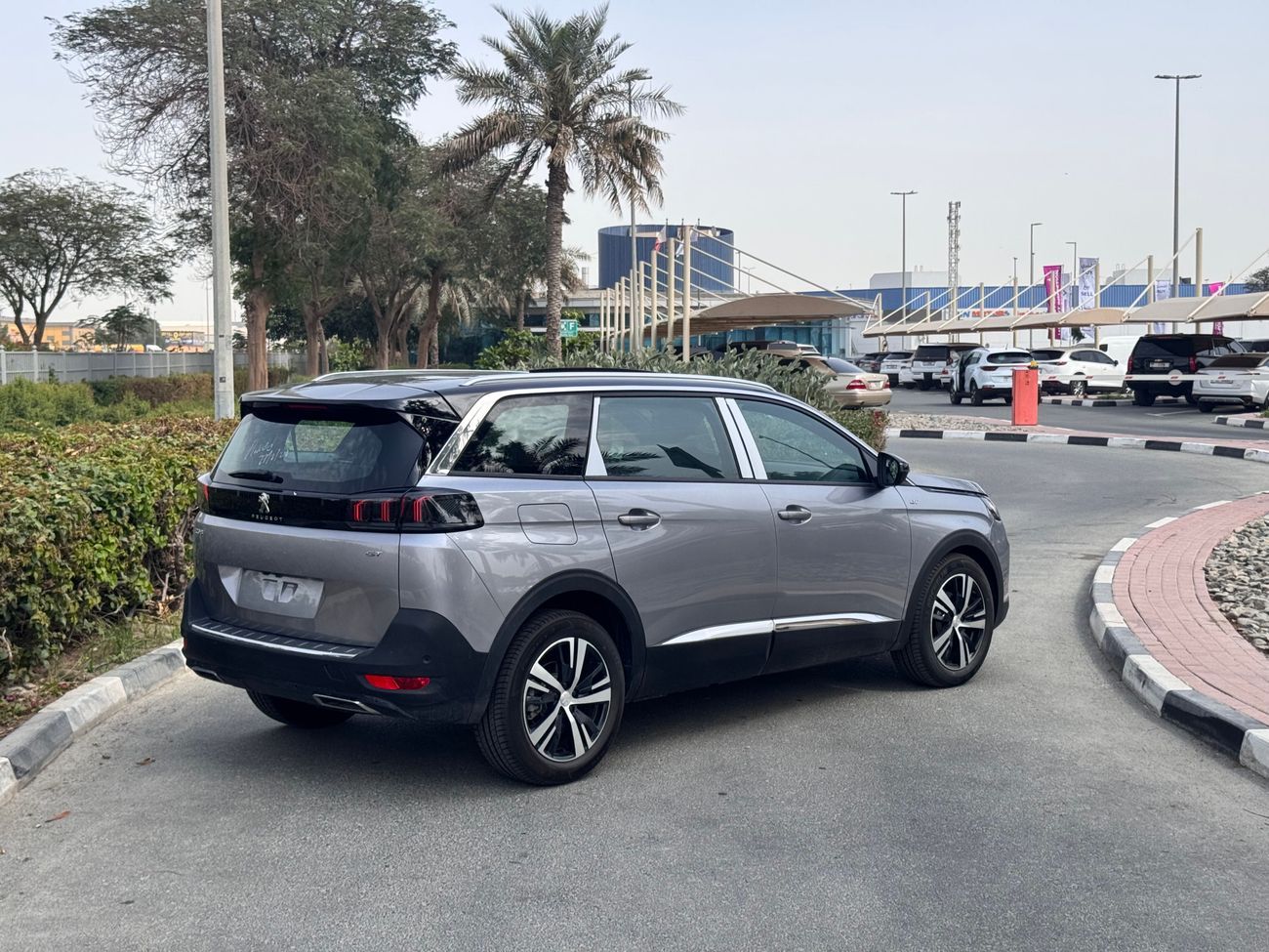 بيجو 5008 2025 PEUGEOT 5008 GT 1.6L CUV FWD 7-Seats 5Doors brand new 0km