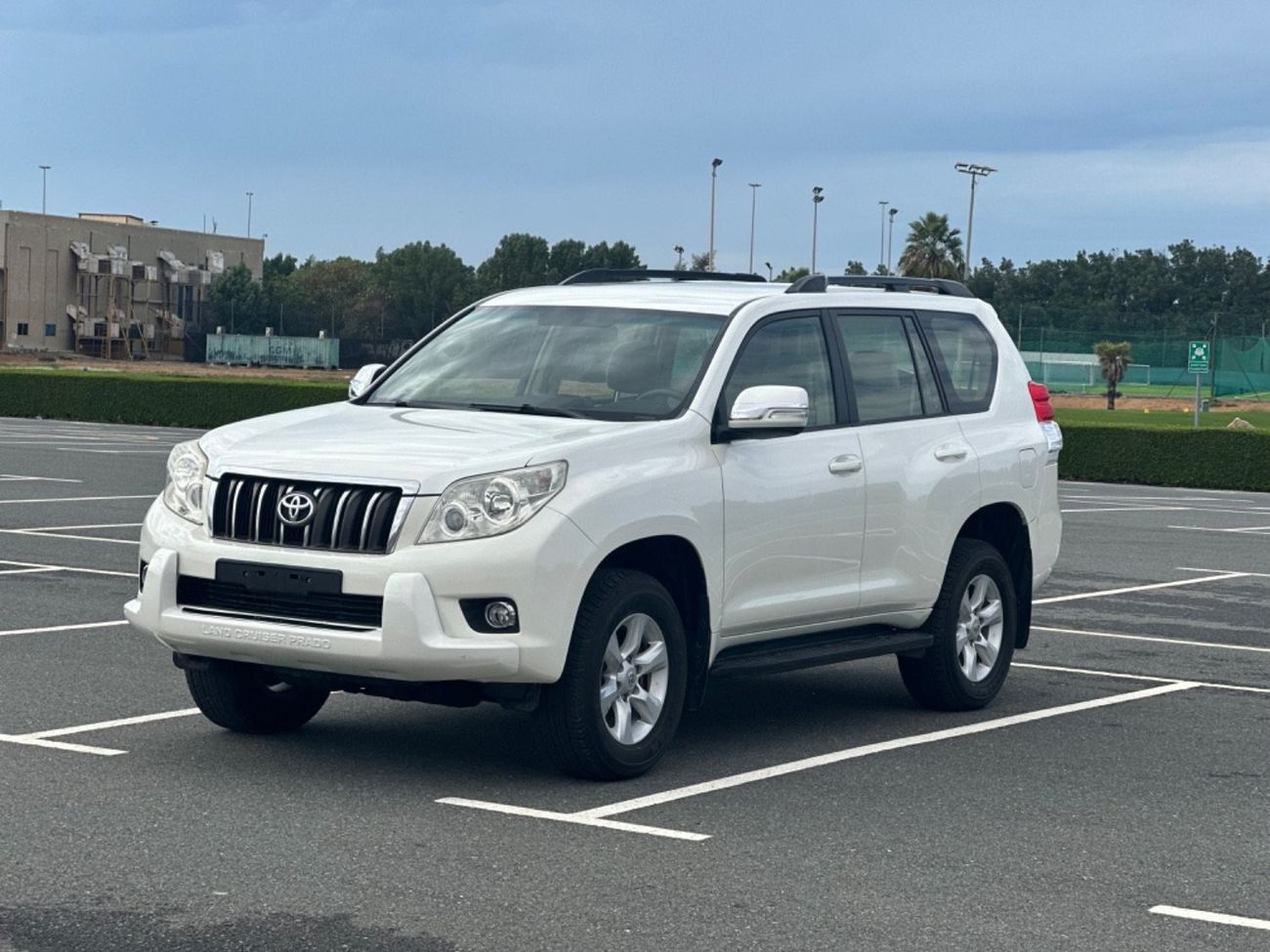 تويوتا برادو Std موديل 2013 خليجي حاله ممتازه من الداخل والخارج قطعه واحده صبغ نظافه