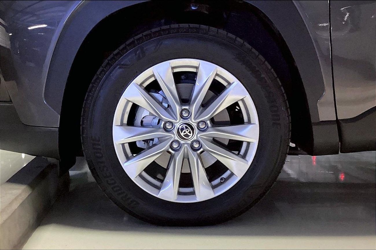 تويوتا كورولا كروس GLI | National Day Celebration | شامل الضمان | 0 ﺪﻔﻋﺓ ﺃﻮﻟﻯ