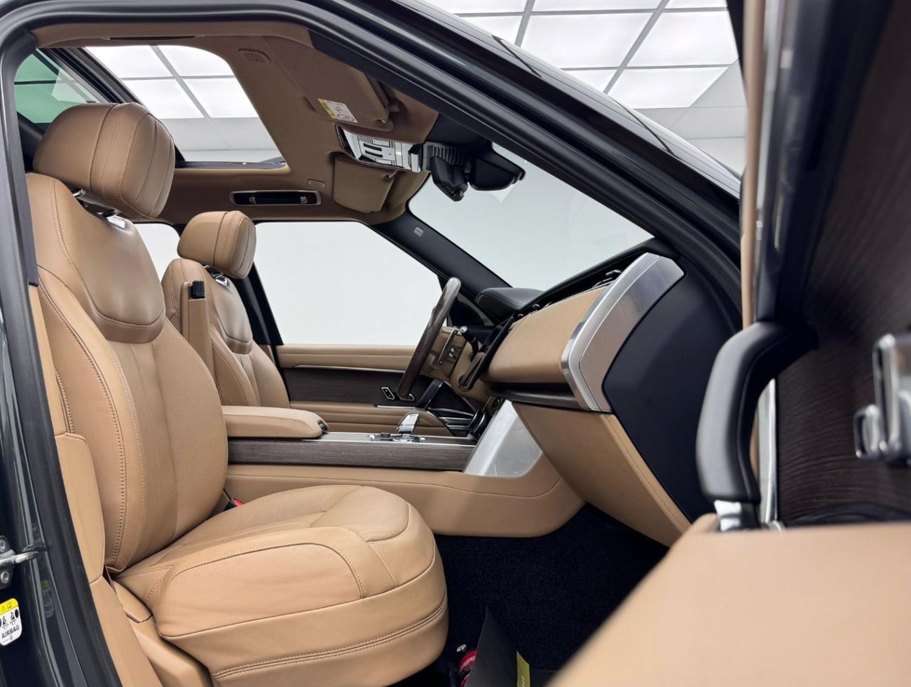 لاند روفر رينج روفر HSE P400 3.0L 2023 Range Rover HSE P400, Agency Warranty Till 28, Agency Full Service History, GCC