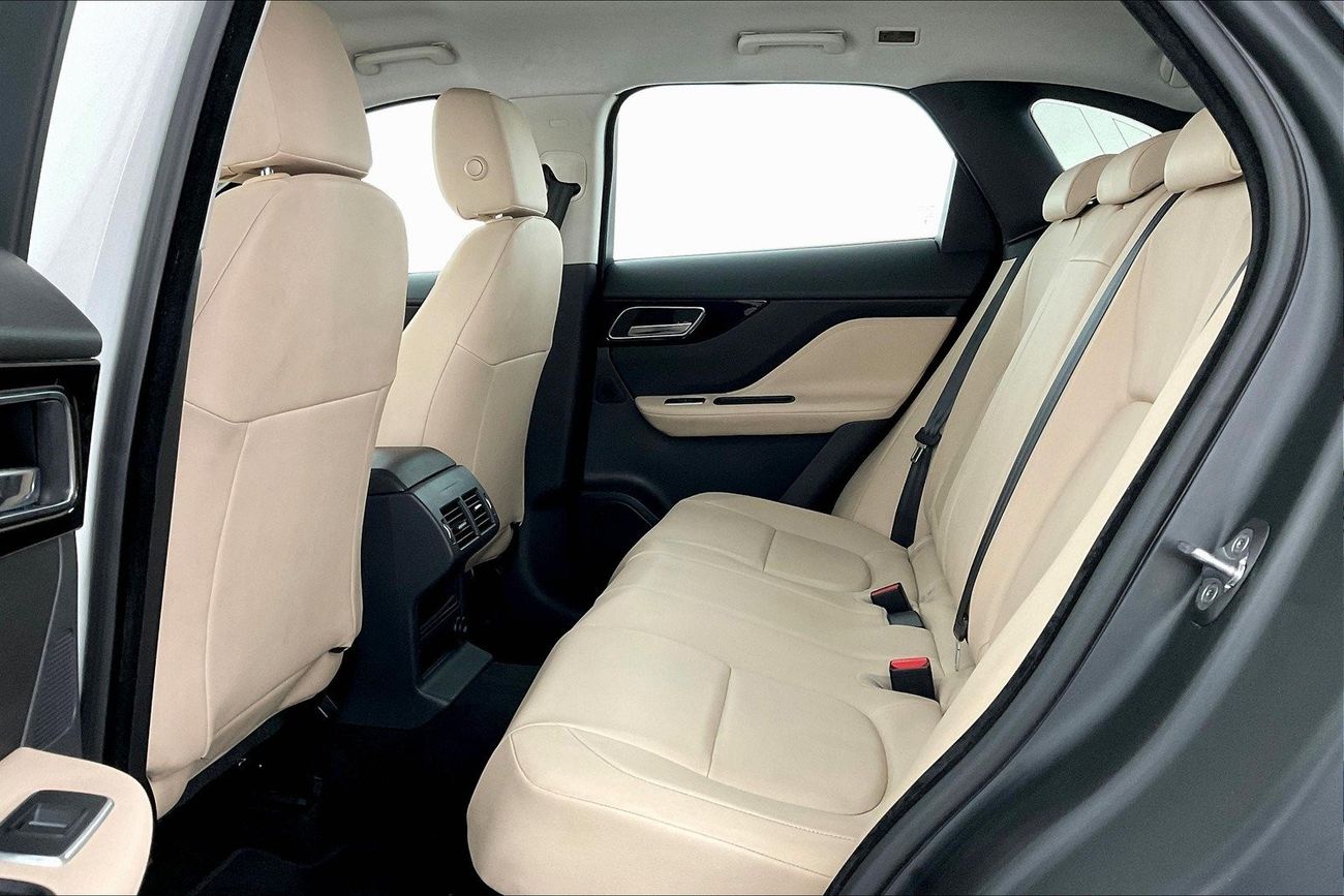 Jaguar F-PACE Pure