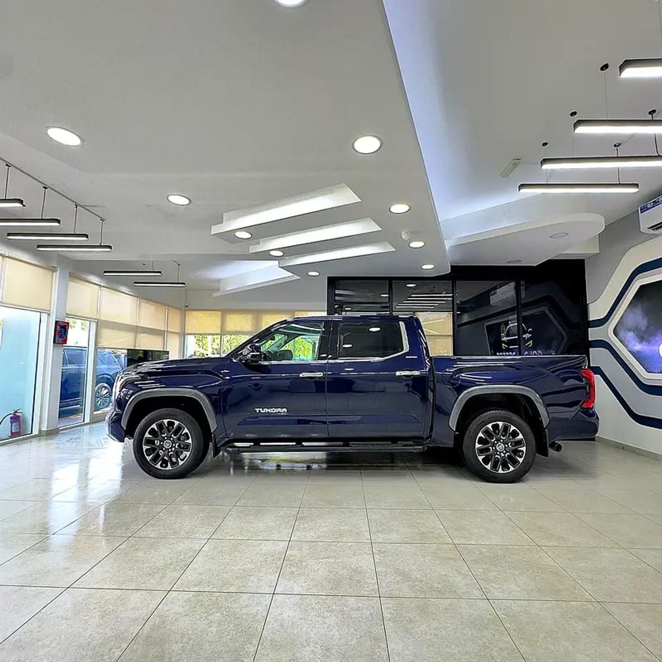 تويوتا تاندرا Crewmax Limited 5.7L Limited