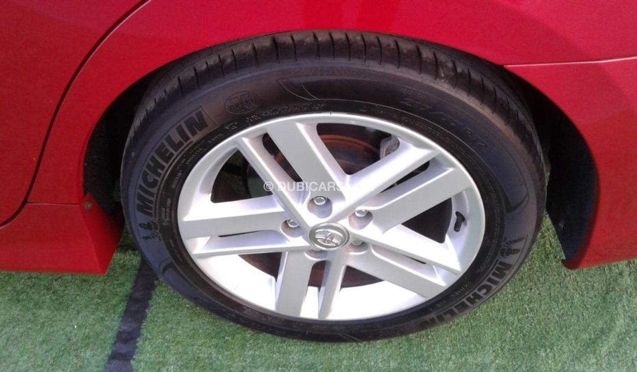 تويوتا كامري تويوتا كامرى عنابى خليجى 2013 فتحة سقف فول ابشن بحالة جيدة