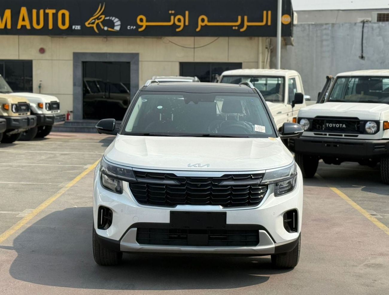 Kia Seltos KIA SELTOS 1.5L CHINESE SPECS FULL OPTION WITH BLACK ROOF