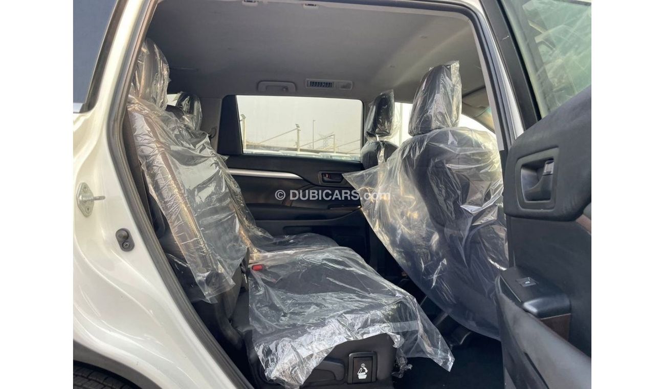 Toyota Highlander 2019 Toyota Highlander LE+ 3.5L V6 4x4 - /