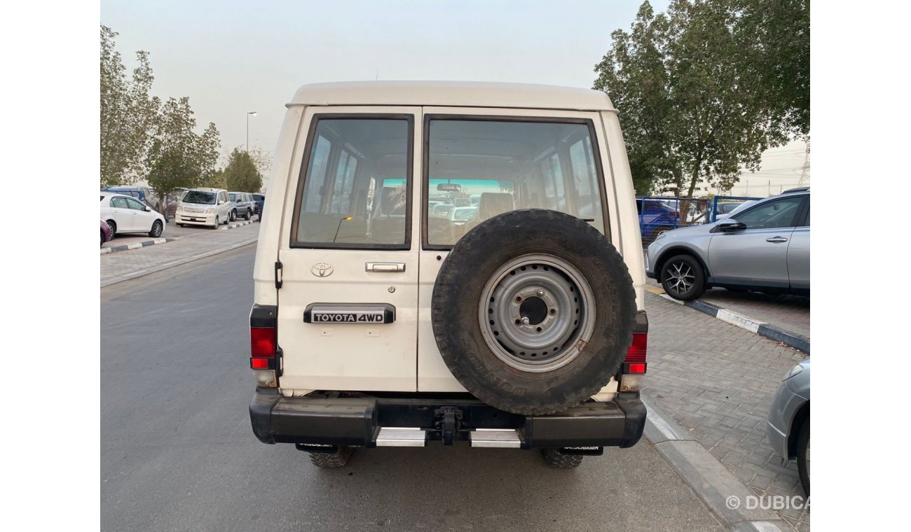 Toyota Land Cruiser Hard Top diesel white color 4.2L year 2001 3 doors