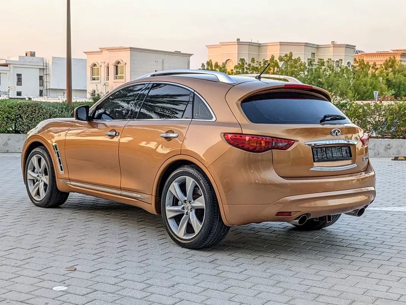 إنفينيتي FX50 Sport GCC Specs Very Clean Agency Mint Condition V8 Premium Luxury SUV