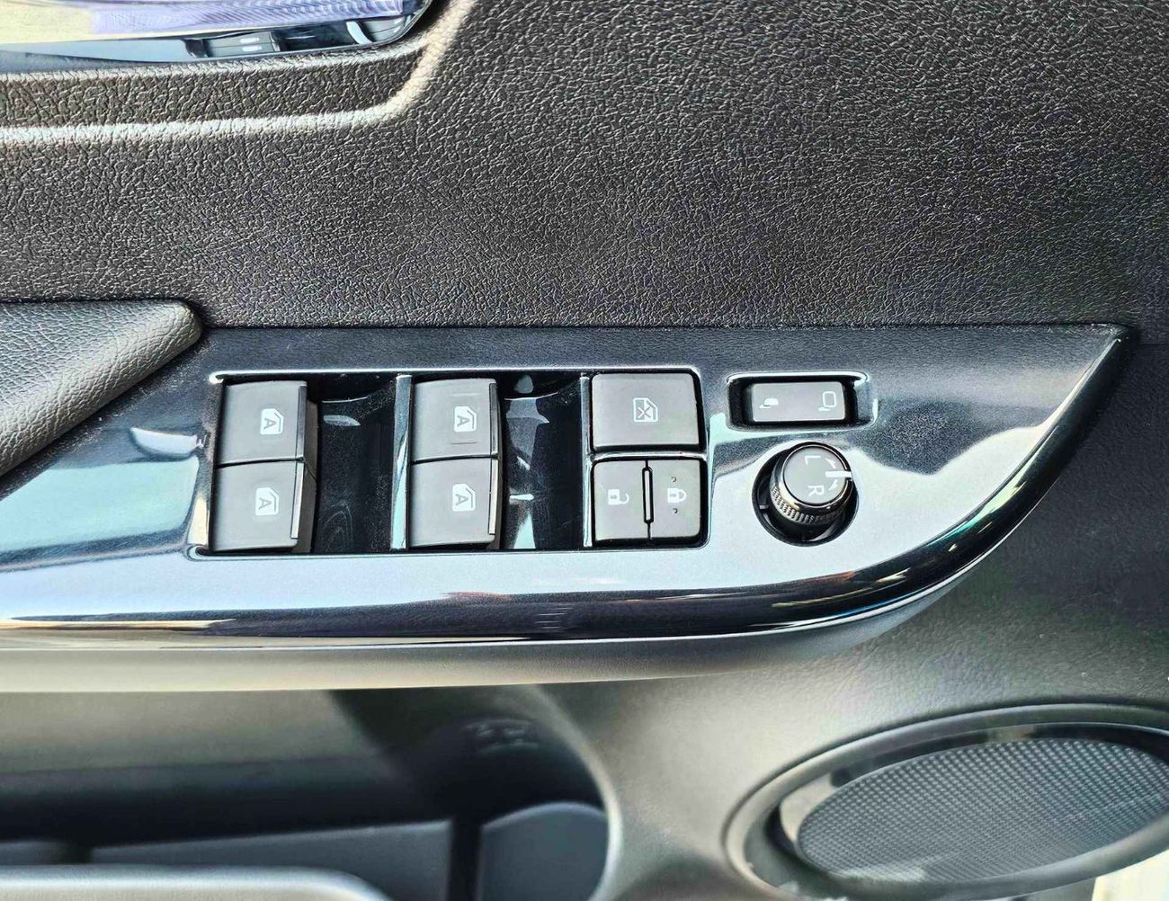 تويوتا هيلوكس ADVENTURE WIDE BODY | 4.0L V6 PETROL | 360 CAMERA | BLIND SPOT | BULLBAR | OVER FENDER | CODE # HPV6