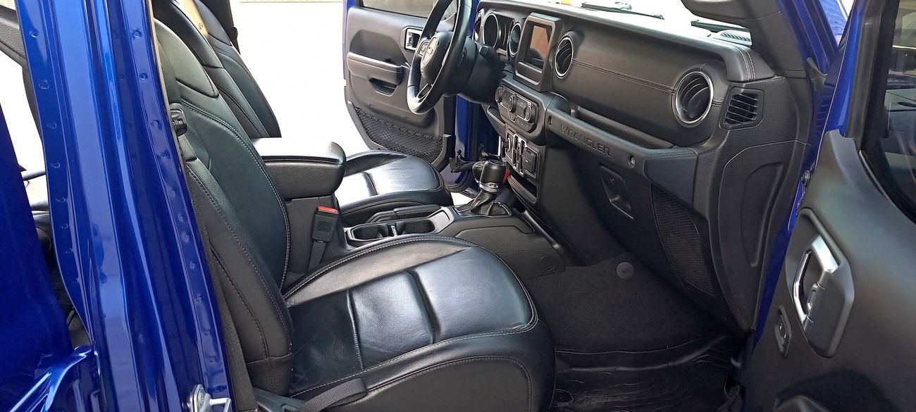 Jeep Wrangler Unlimited Sport 3.6L A/T WITH SAHARA LEATHER INTERIOR AND RIMS PARTIAL SERVICE HISTORY