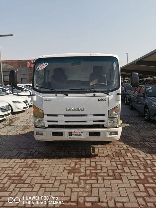 إيسوزو NPR بحالة ممتازة