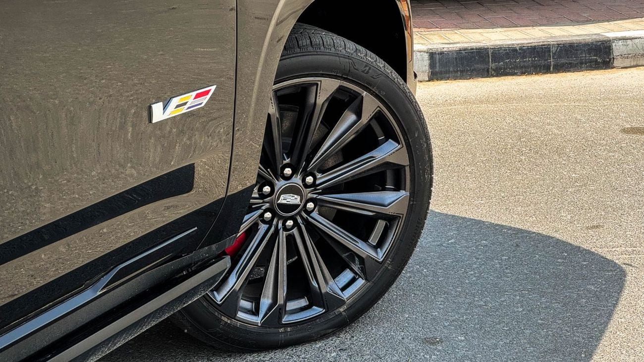 كاديلاك إسكالاد V Executive 6.2L V8 Supercharged 4WD 2026 Brand New American Specs