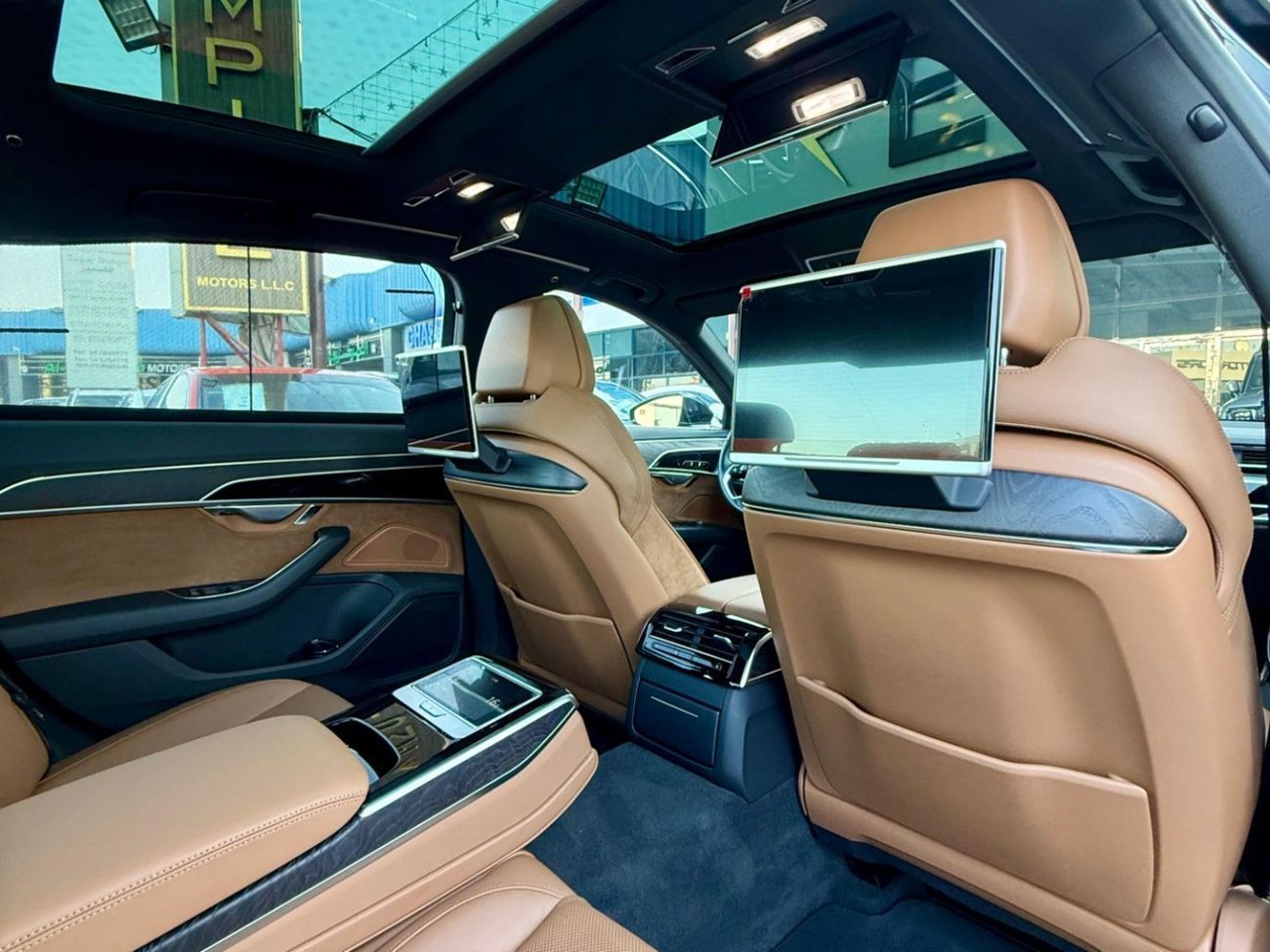 Audi A8 L 60 TFSI quattro 4.0L (460 HP)