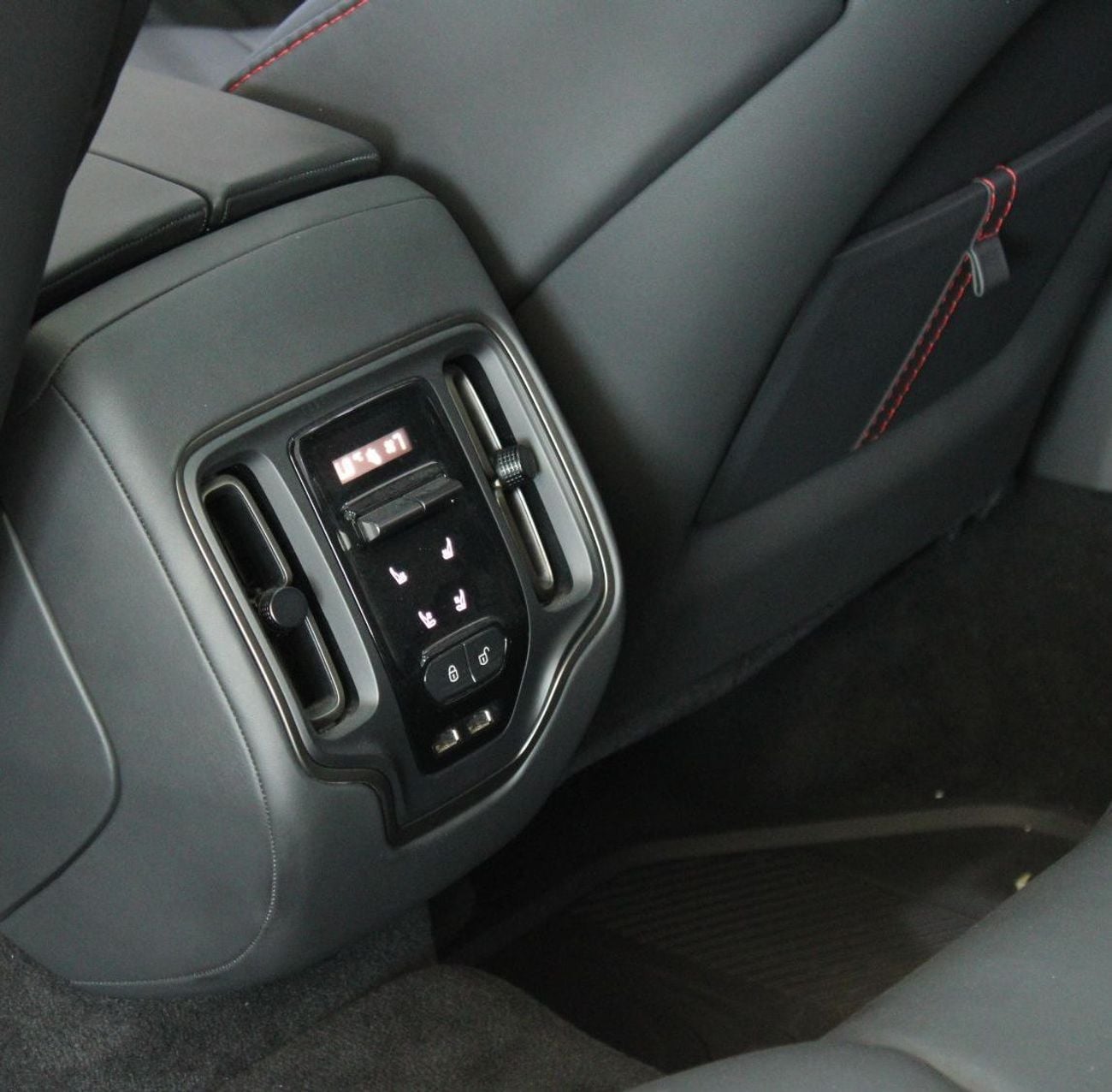Aston Martin DBX STD DBX 550 // Low Milage // No Accidents