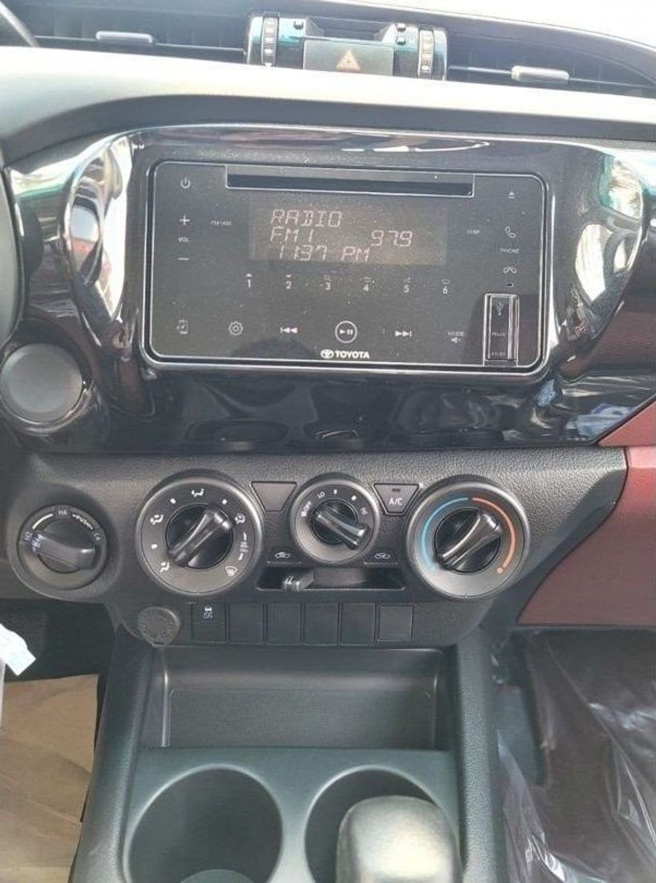 Toyota Hilux Toyota Hilux 2.7L Petrol Automatic Mid Option 2025