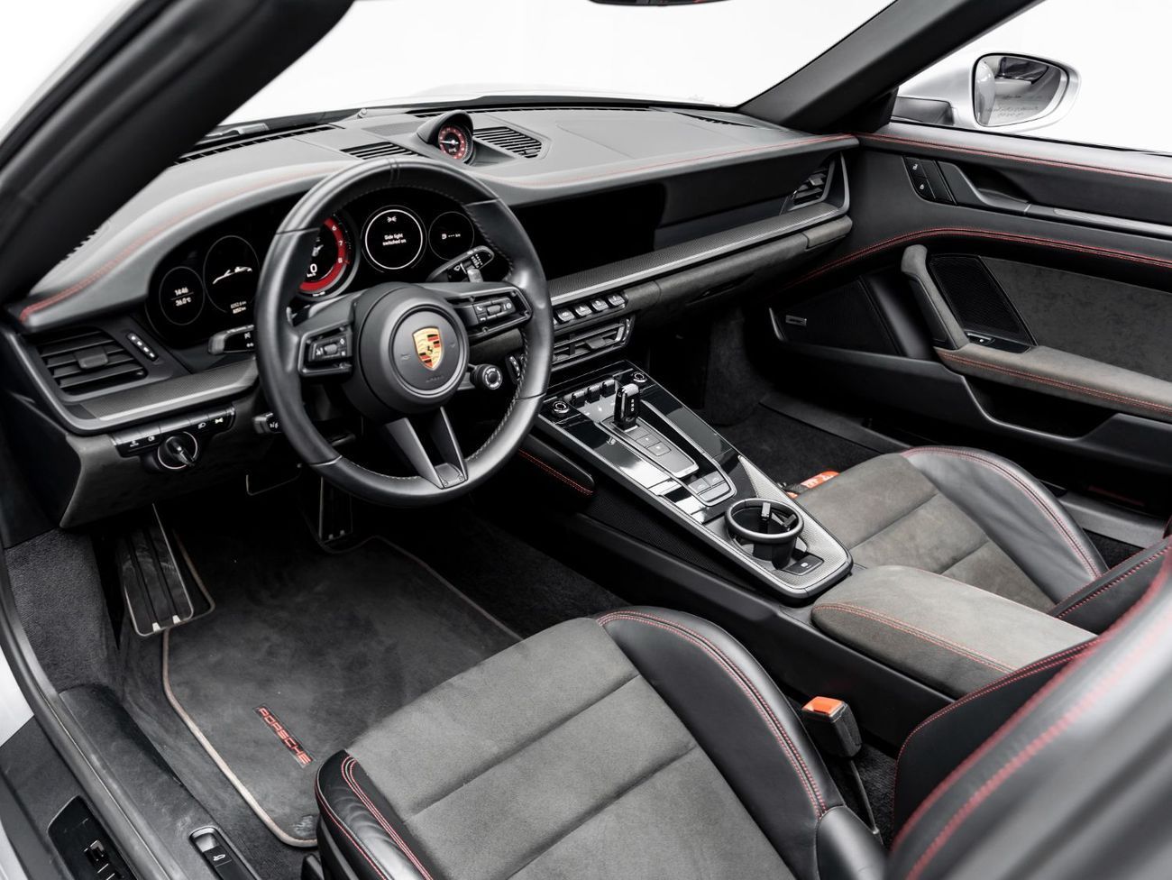 Porsche 911 Targa 4GTS 3.0L (450 HP)