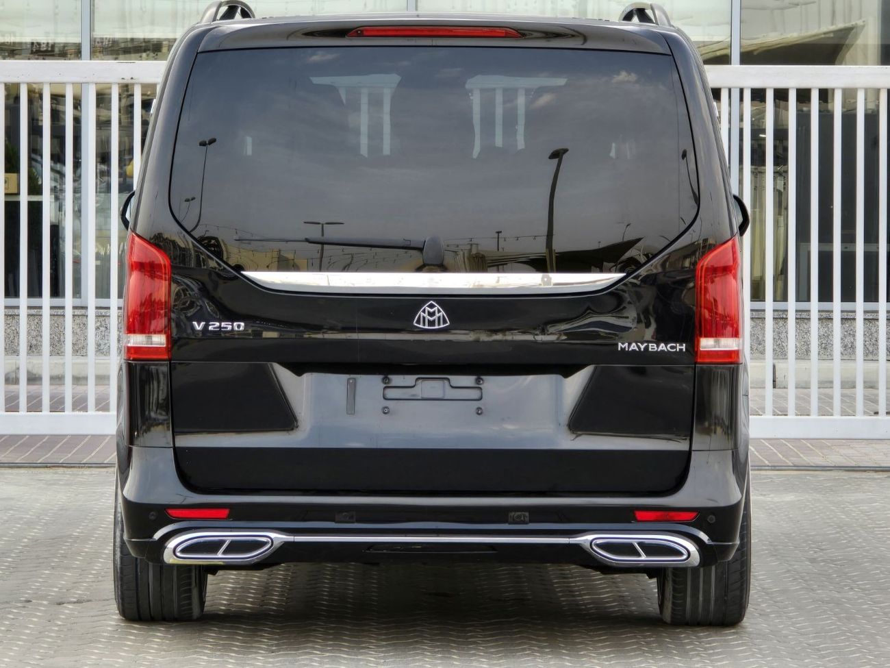 Mercedes Benz V 250 Avantgarde MERCEDES V-250 2016 GCC BODY KIT MAYBACH // PERFECT CONDITION
