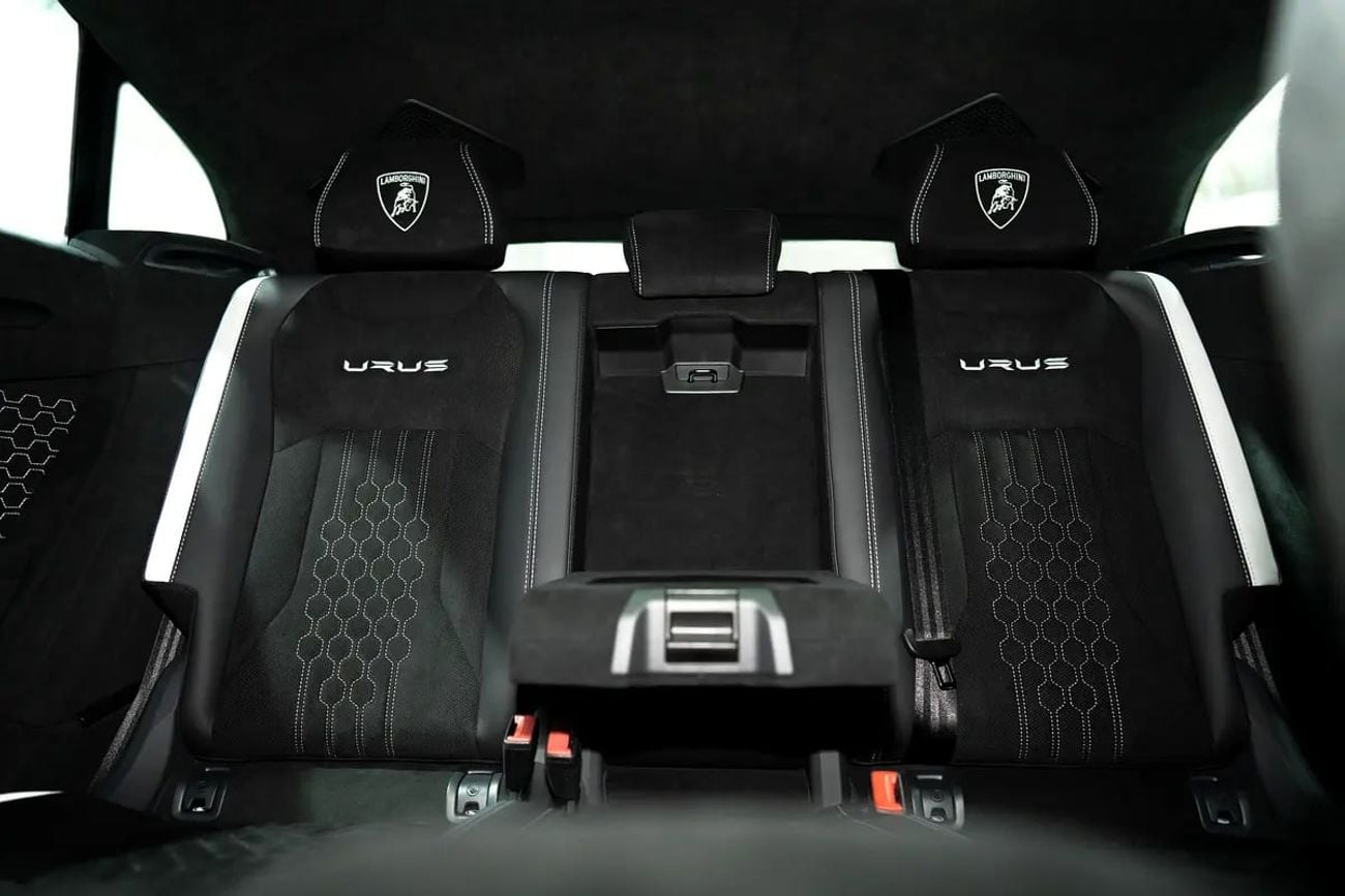 Lamborghini Urus 4.0T V8 Performante PERFORMANTE | TWO TONE INTERIOR ALCANTARA SEATS | CARBON INT/EXT | MASSAGE SEAT