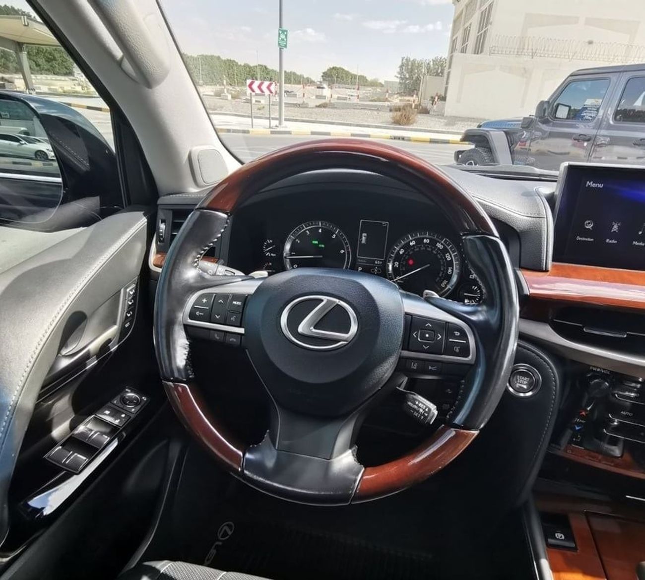 لكزس LX 570 Platinum 5.7L Lexus LX570 - 2020 - Black