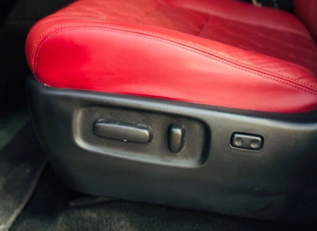 Toyota Land Cruiser 2020 Model Facelift to LC300 2025 Shape Exterior and Interior Both Car is very Clean and Perfect Con