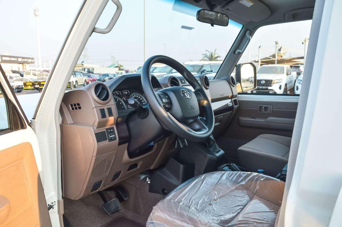 تويوتا لاند كروزر 70 TOYOTA LAND CRUISER 76 4.0L V6 AT  4WD 5DOOR SUV 2025