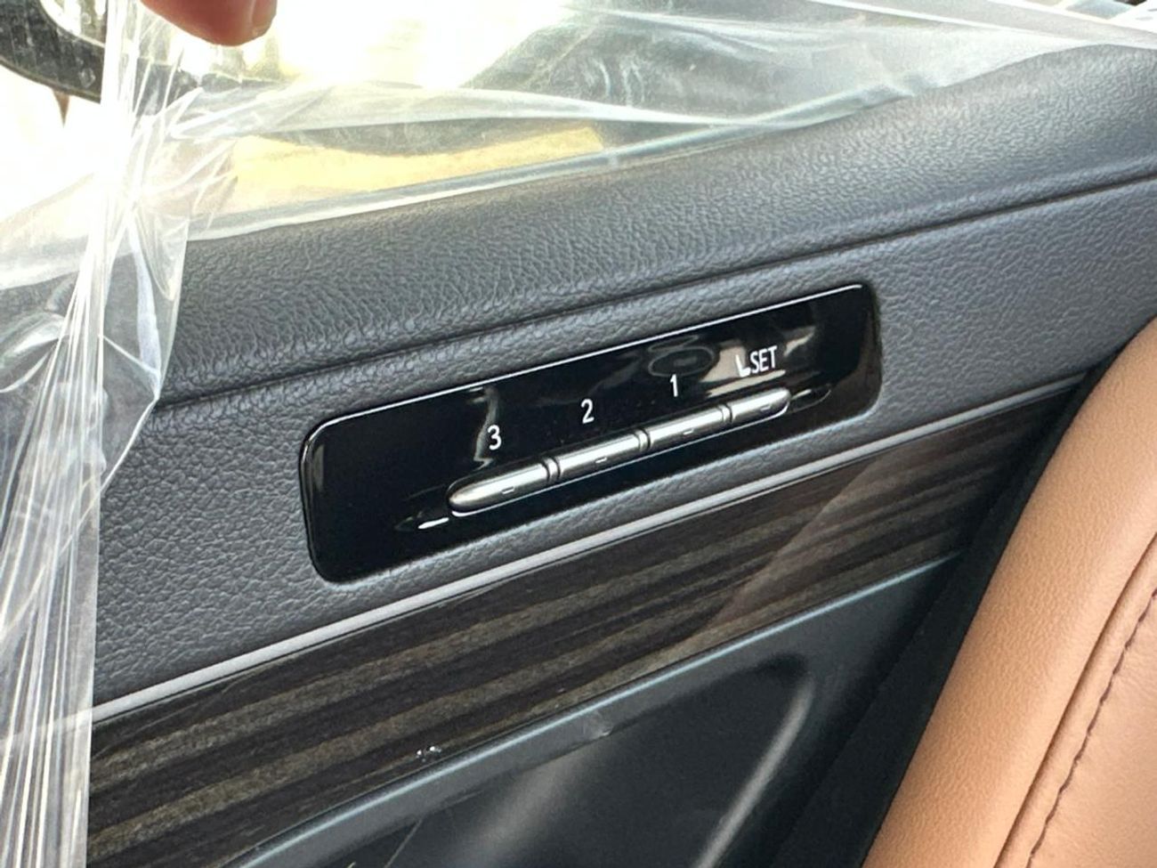 لكزس LX 700h Signature