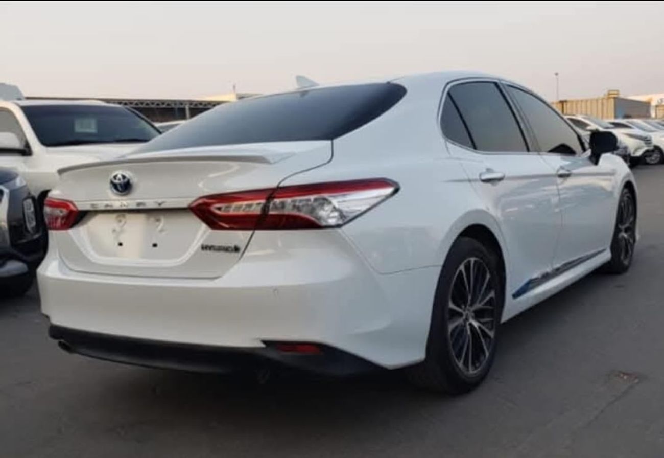 Toyota Camry LE 2.5L (176 HP)