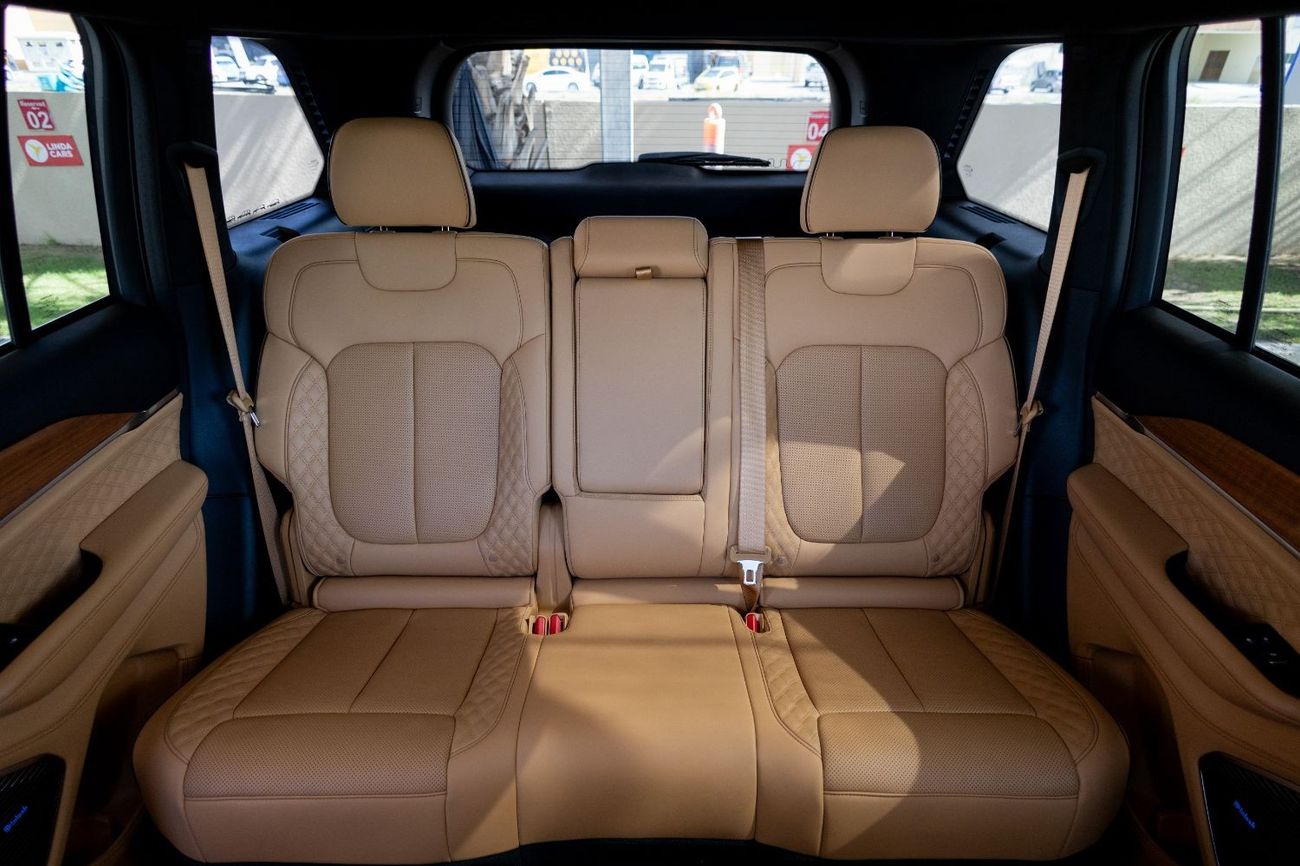 Jeep Grand Cherokee Jeep Grand Cherokee Summit 2023 American Spec under Warranty with Flexible Down-Payment.