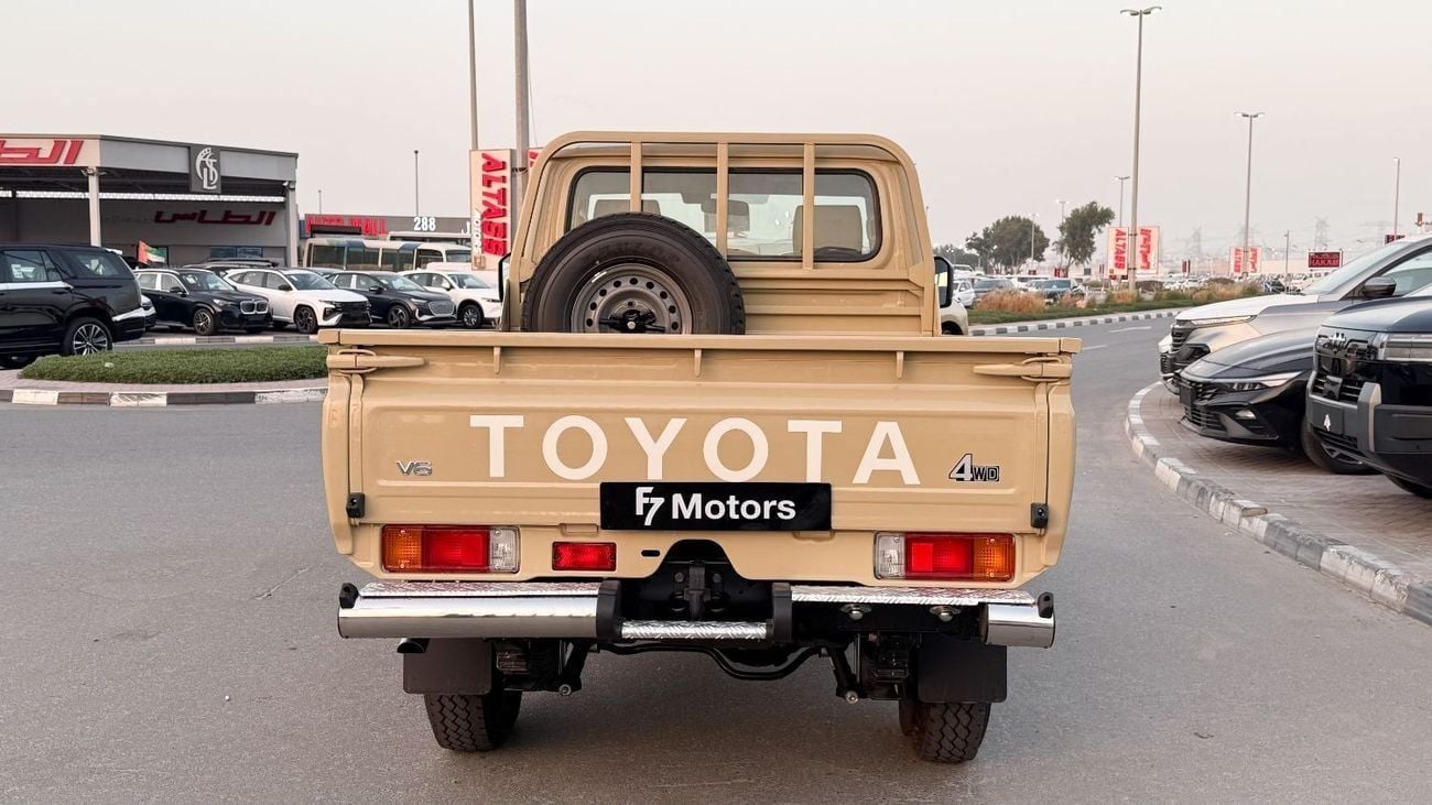 تويوتا لاند كروزر بيك آب Std 4.0L Single Cab Utility 4WD