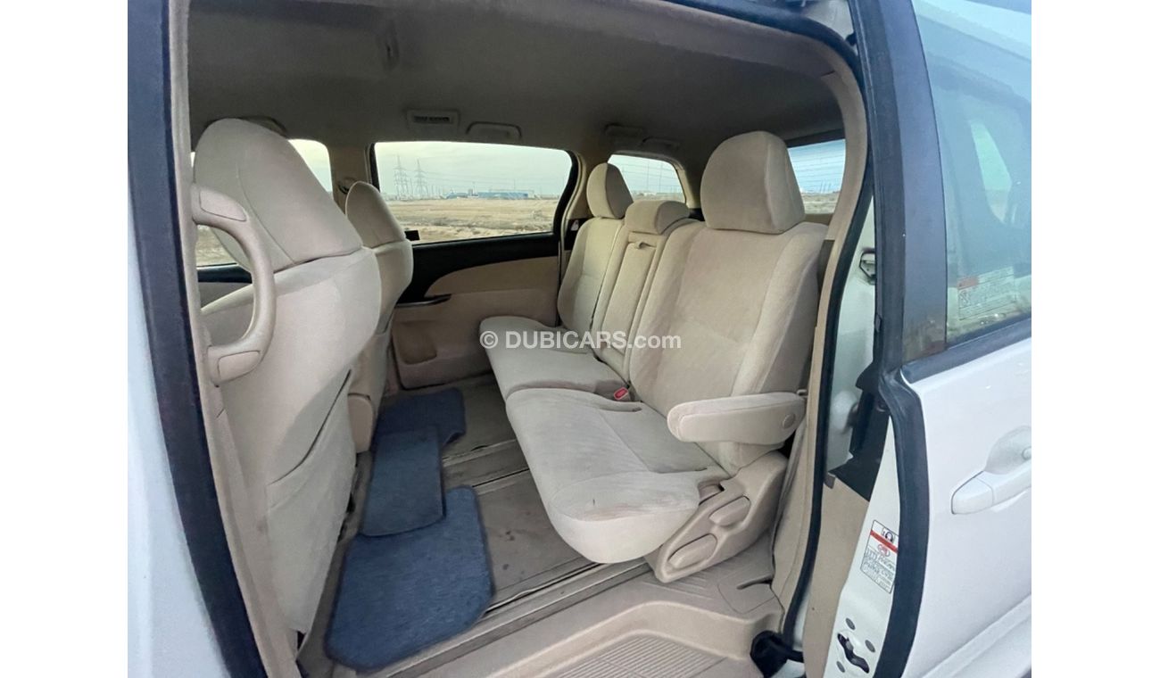 Toyota Previa SE Toyota previa 2015 GCC