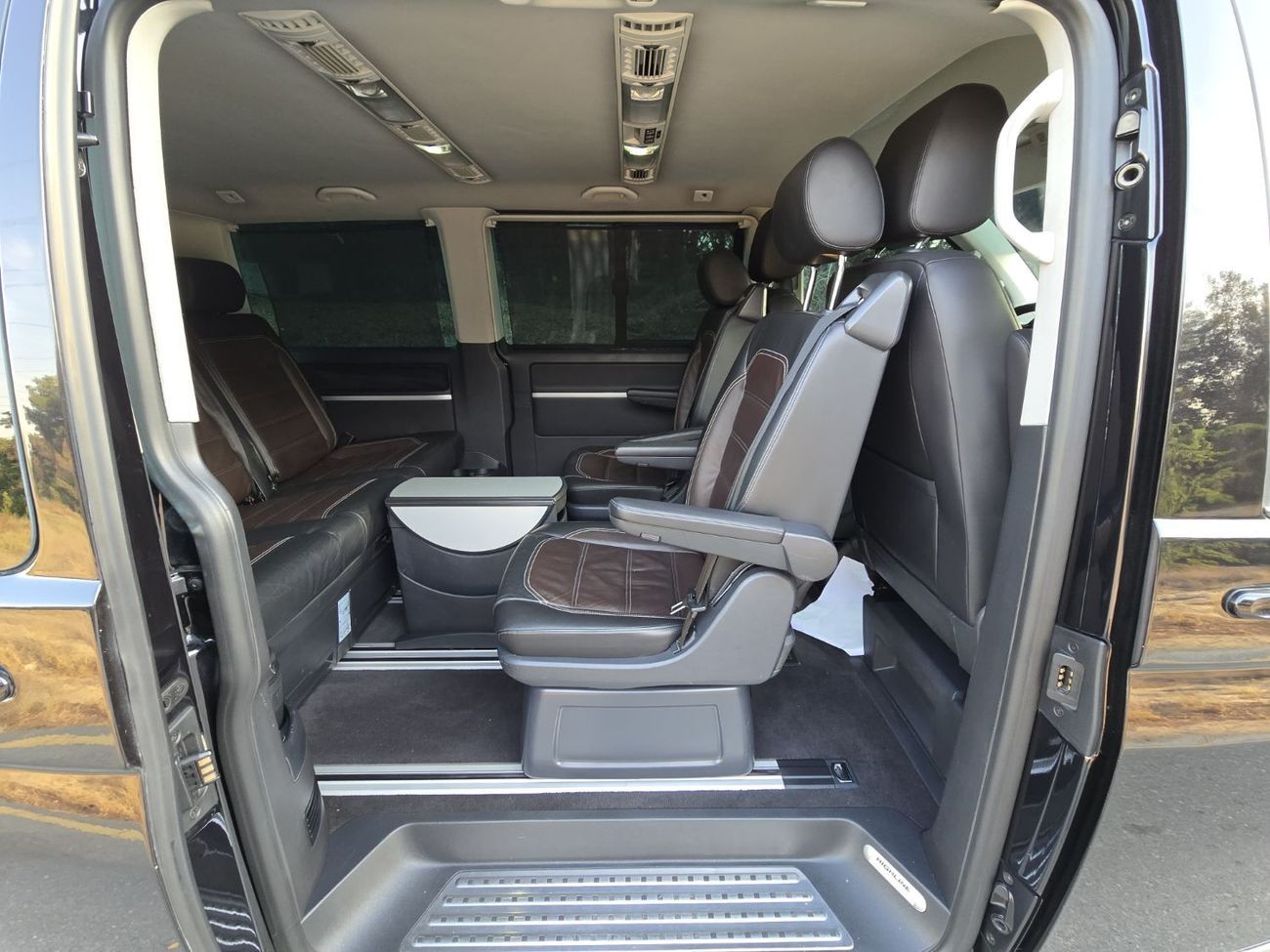 Volkswagen Multivan Hihgline 2.0L MULTIVAN HIGHLINE 2016 GCC FULL OPITION // PERFECT CONDITION