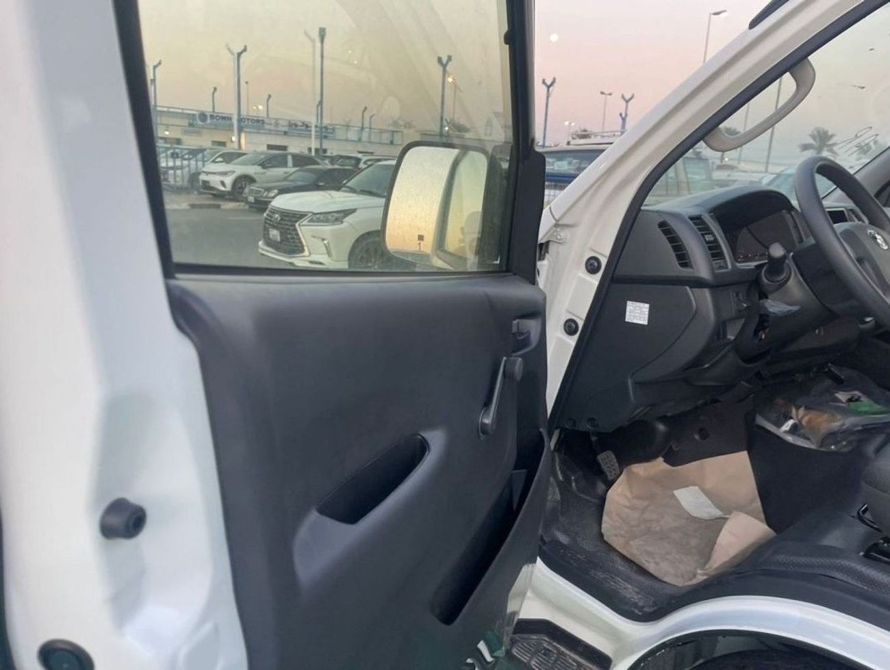 Toyota Hiace 2025 Toyota Hiace 2500 cc PASSENGERS Standard Roof DIESEL Zero Manual Gear