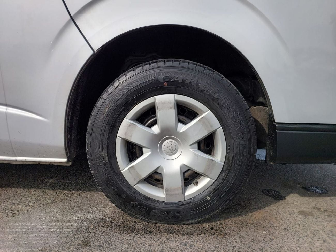 Toyota Hiace (RAMADAN OFFER) TOYOTA HIACE VAN RHD 2015 MODEL 3.0 L DIESEL AUTOMATIC(PM16503)