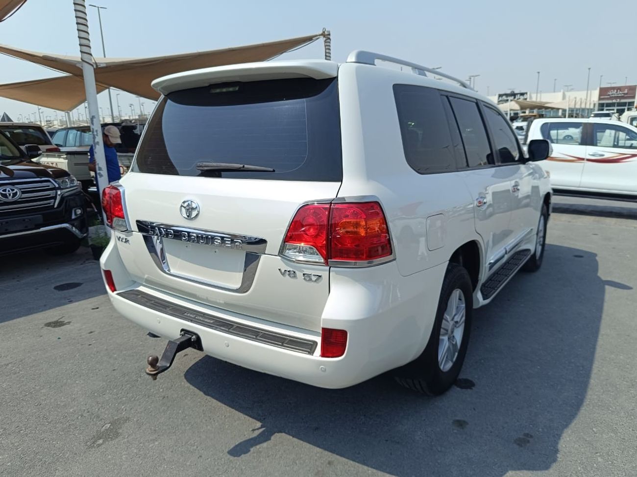 Toyota Land Cruiser VXR The car is very good, in perfect condition, looks clean from the inside and outside without any 