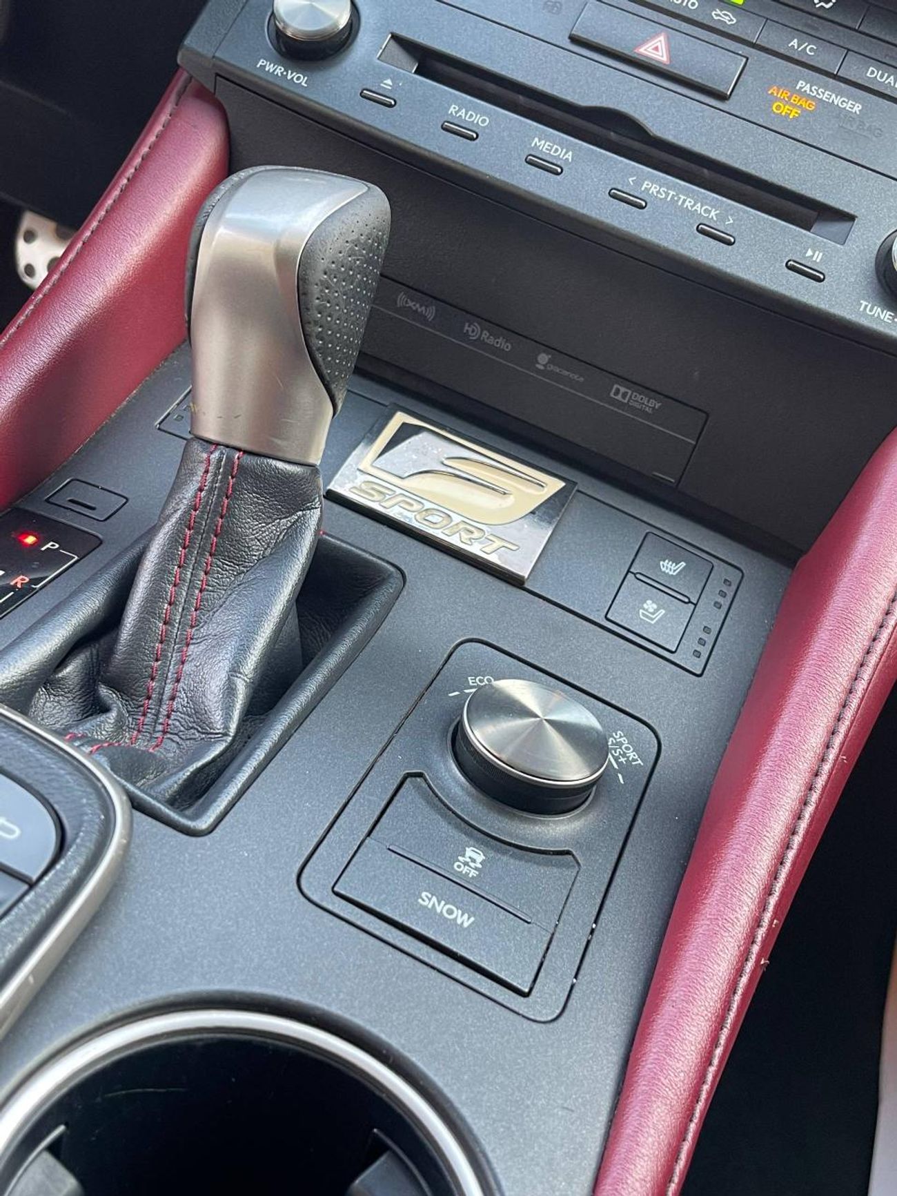 لكزس RC 350 F-SPORT / محرك V6 سعة 3.5 لتر / لوحة عدادات كهربائية / استهلاك منخفض للموارد / مقاعد مبردة / بحالة م