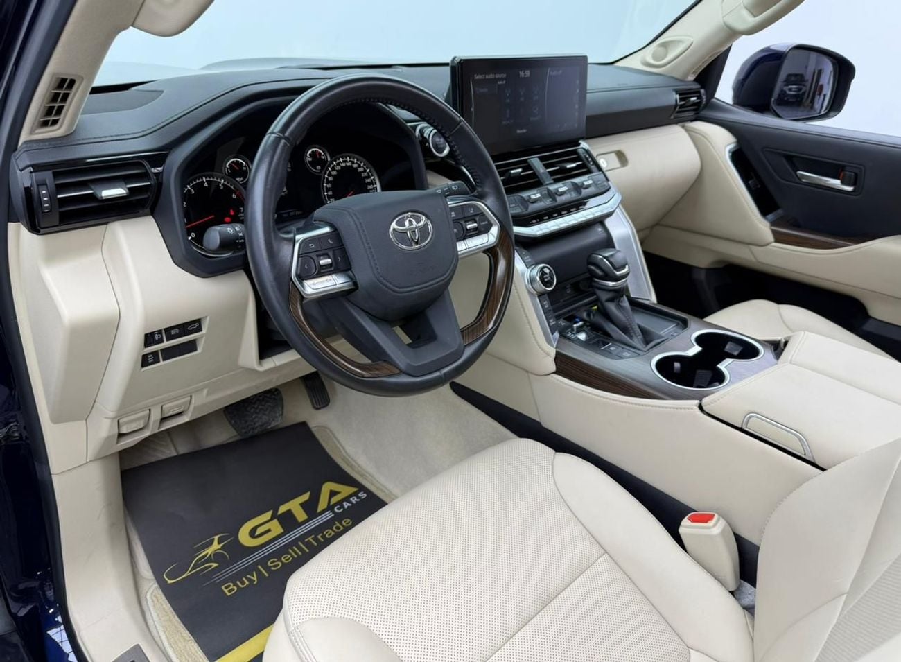 Toyota Land Cruiser 2023 Toyota Land Cruiser GXR, 2028 Toyota Warranty, Full Toyota Service History, Very Low Km, GCC